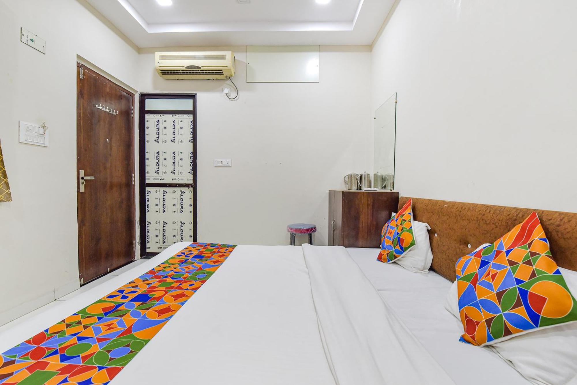Fabexpress Devani Palace Ujjain Esterno foto