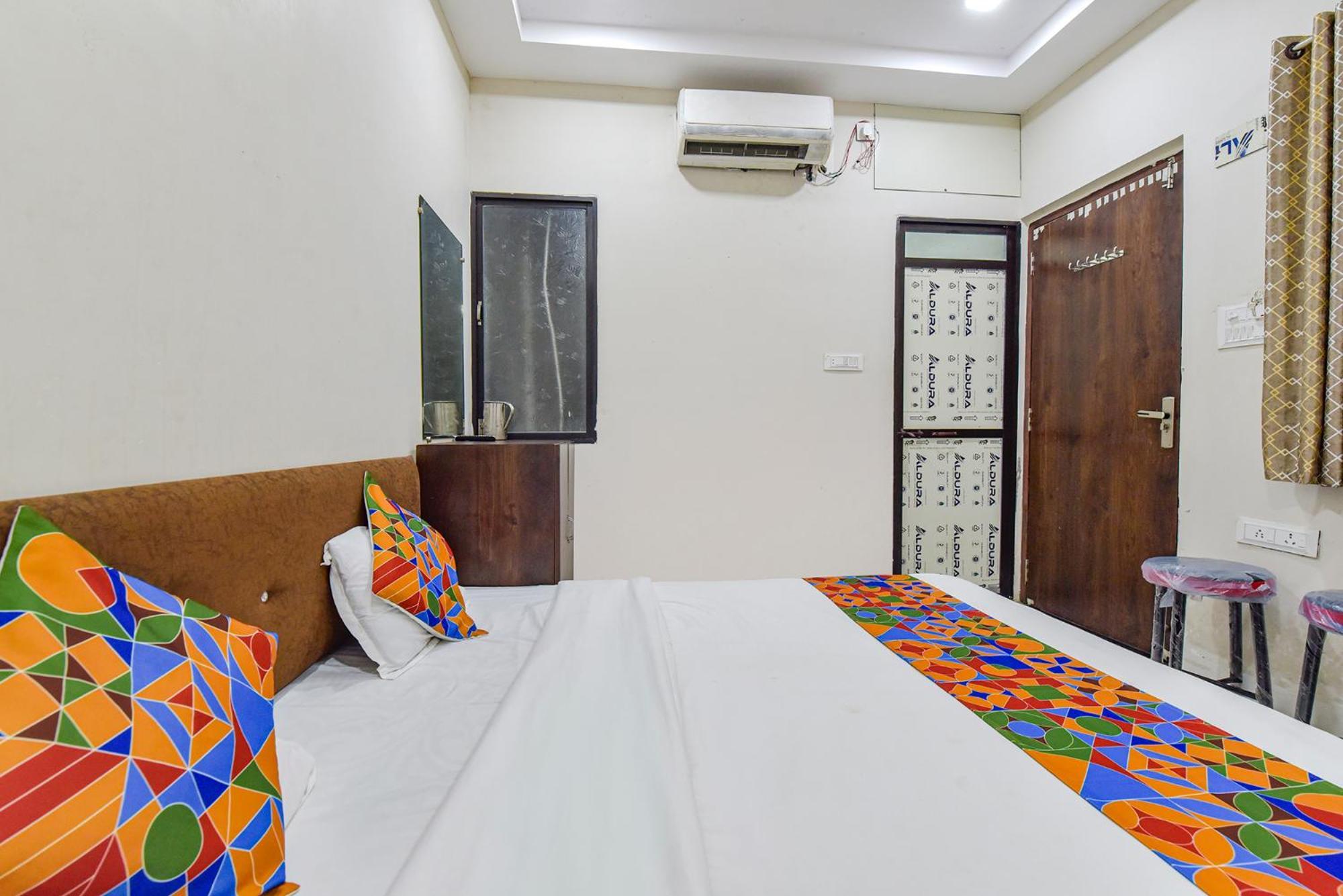 Fabexpress Devani Palace Ujjain Esterno foto