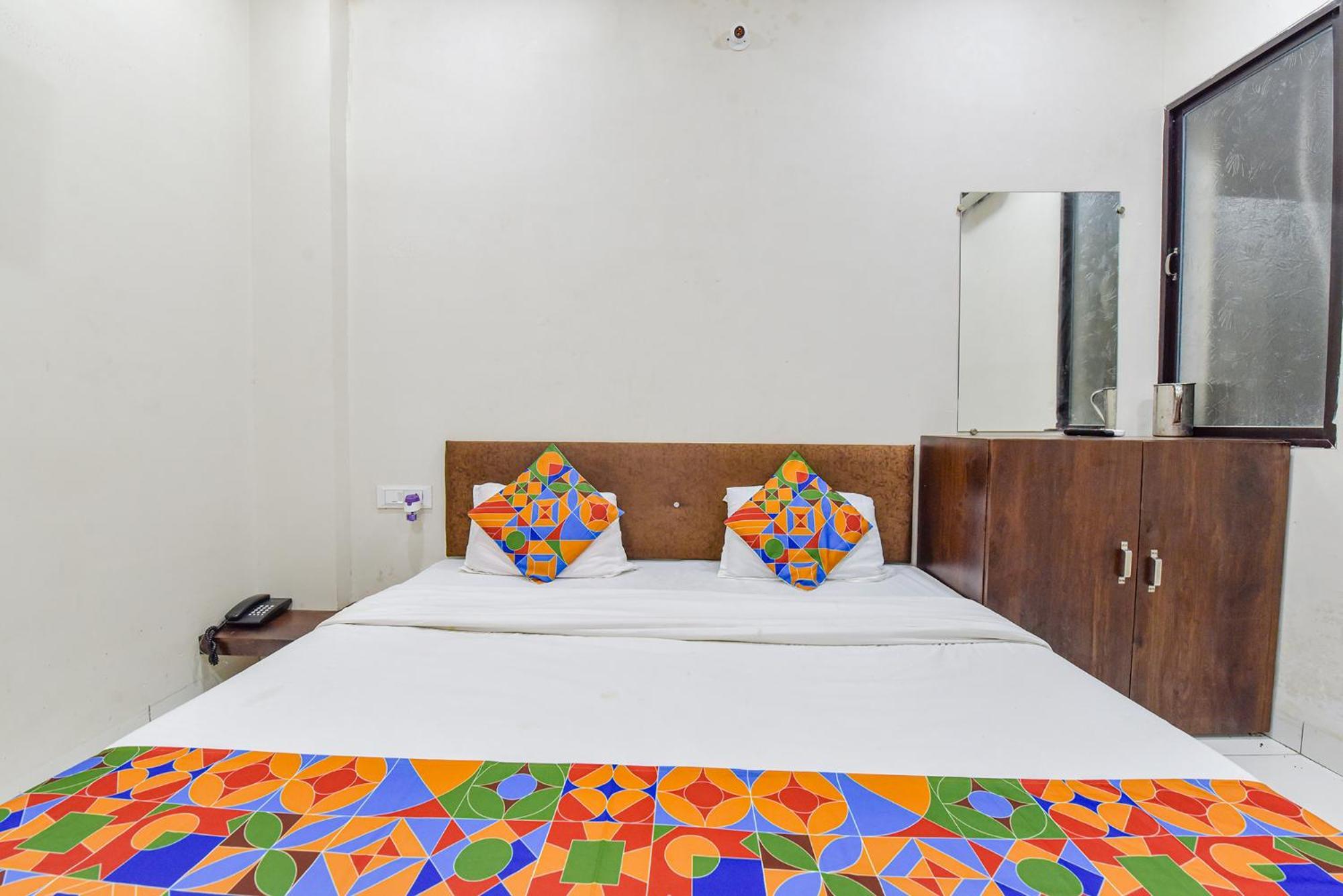 Fabexpress Devani Palace Ujjain Esterno foto