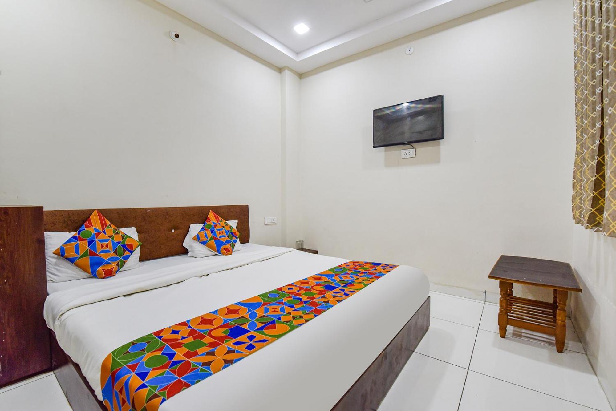 Fabexpress Devani Palace Ujjain Esterno foto