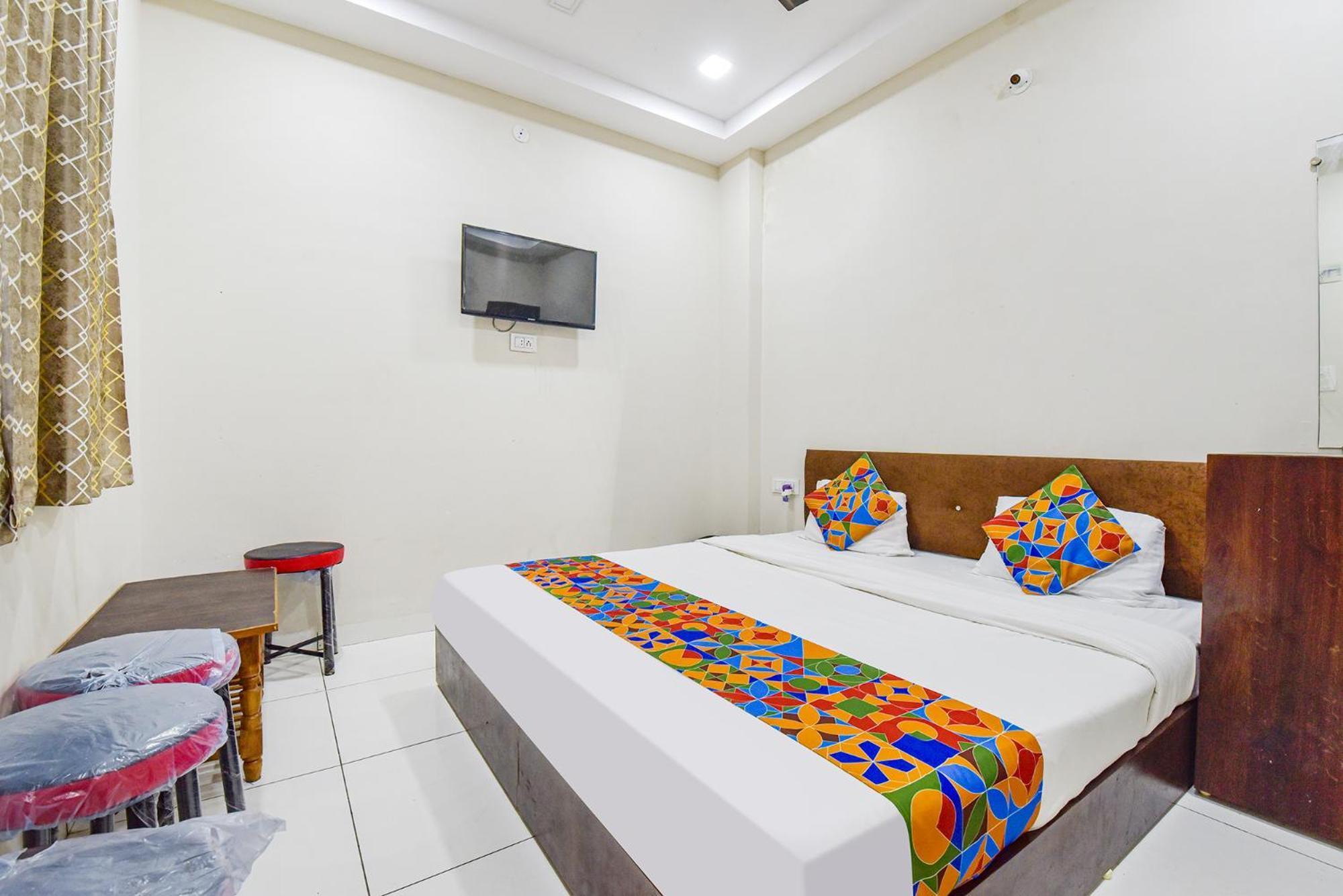 Fabexpress Devani Palace Ujjain Esterno foto