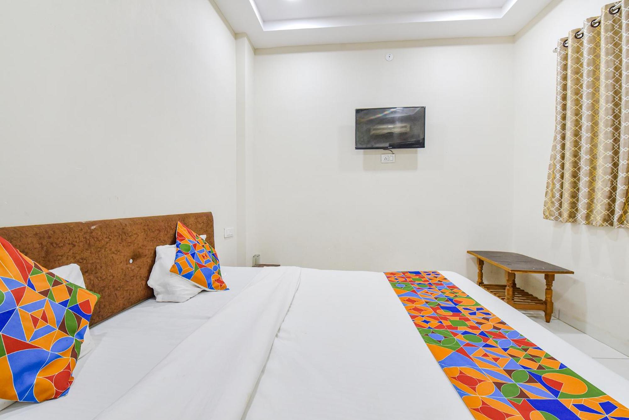 Fabexpress Devani Palace Ujjain Esterno foto