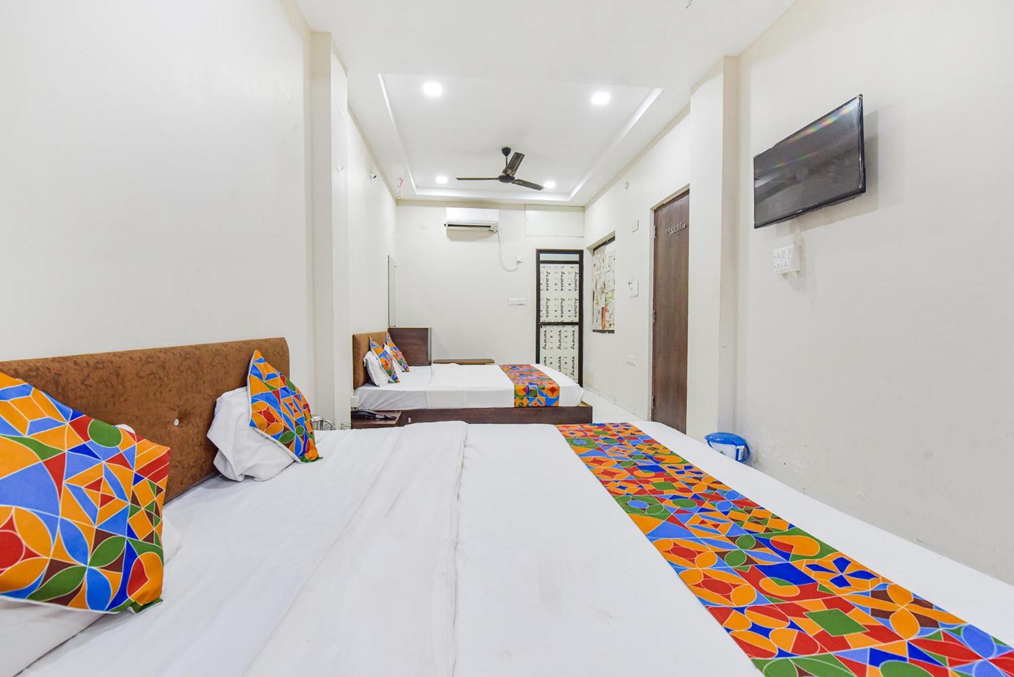 Fabexpress Devani Palace Ujjain Esterno foto